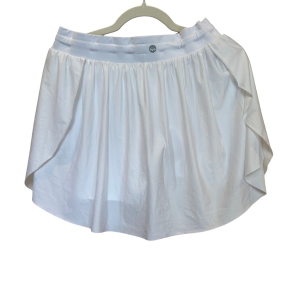 Senita Catalina Skort – White – Size Medium - Picture 3 of 4